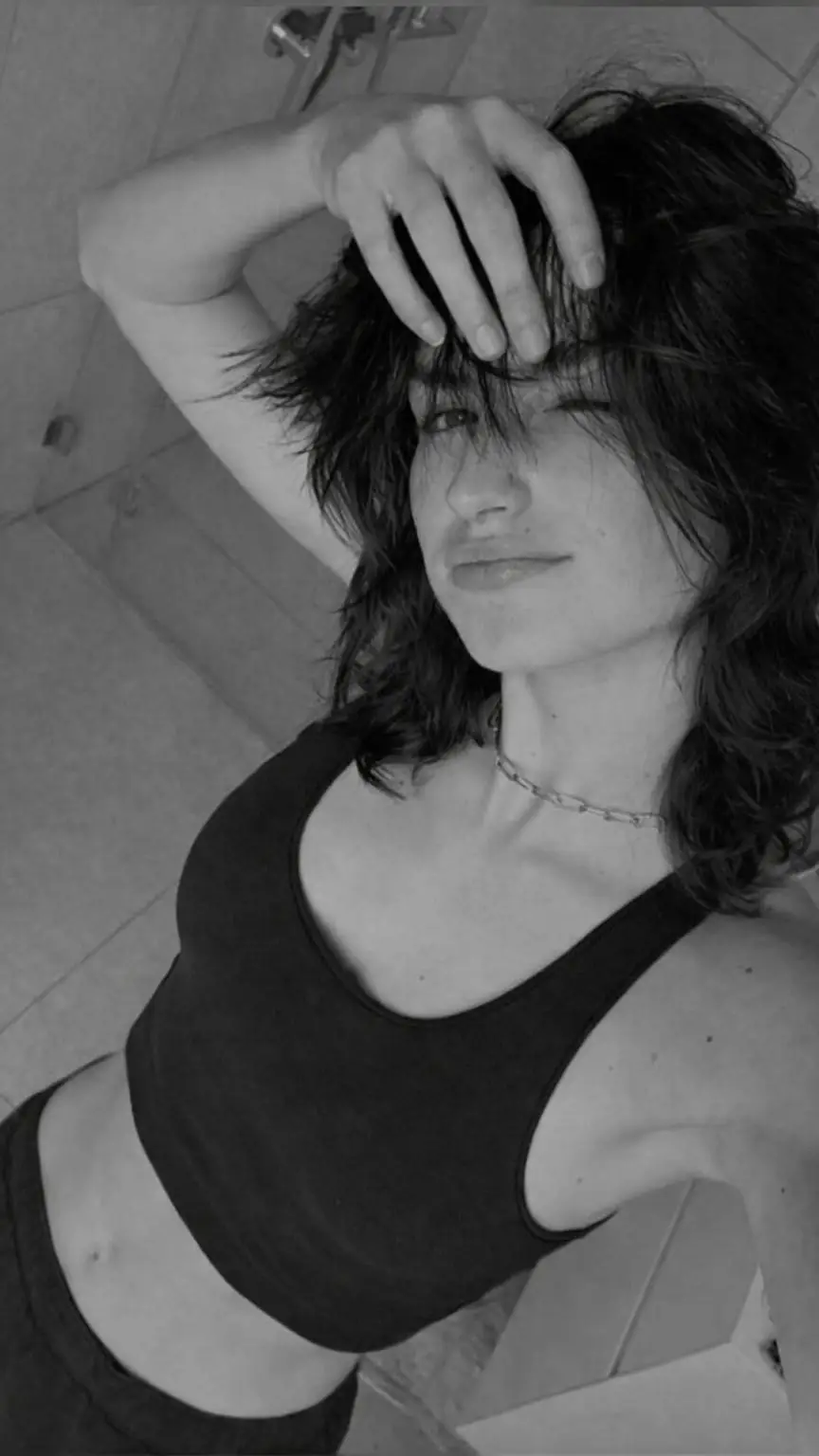 ai character: Alexis  background