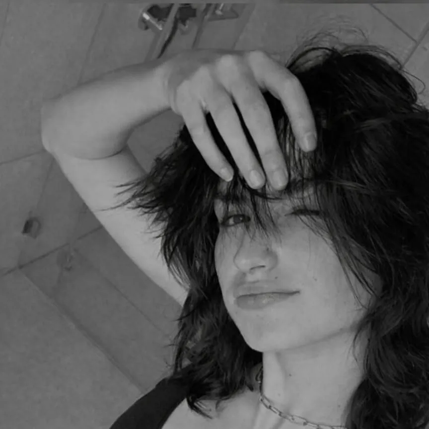 chat with ai character: Alexis 