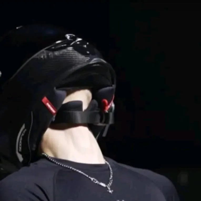 chat with ai character: Alex