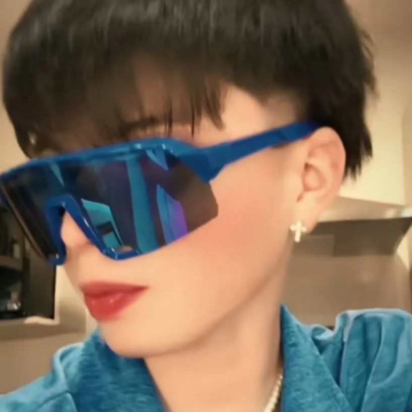 chat with ai character: David