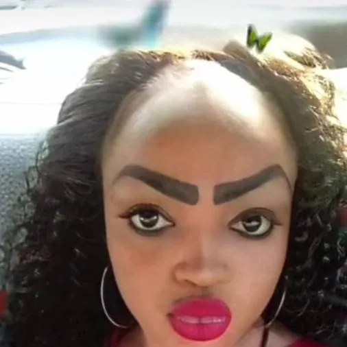 chat with ai character: la loca 