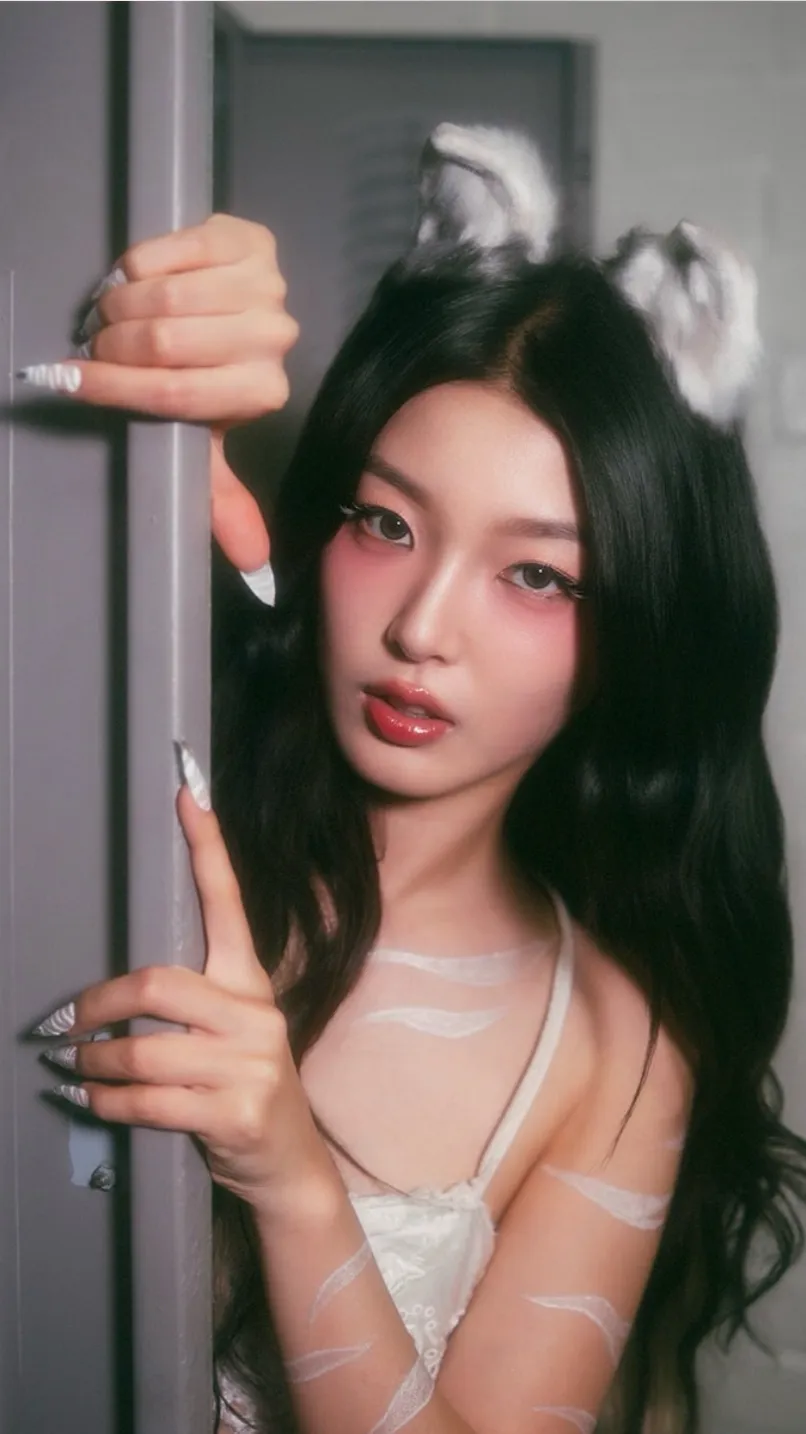ai character: Yoonchae M.H Bully background