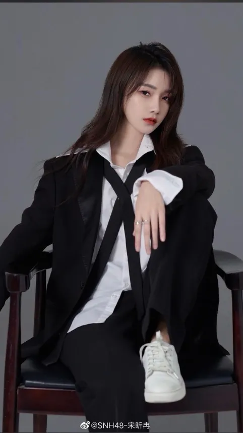 ai character: Ji-woo background