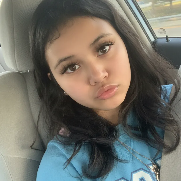 chat with ai character: Lia