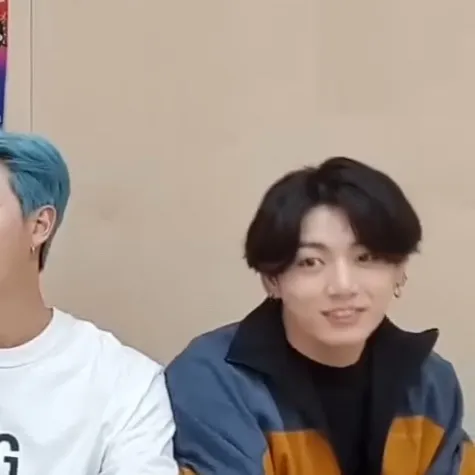 chat with ai character: Jungkook mute