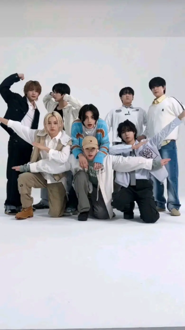 ai character: 💥SKZ GROUNDED💥 background