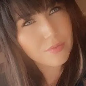 chat with ai character: ashleigh  tickle 