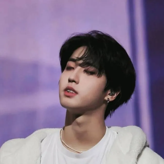 chat with ai character: Han and your.. 