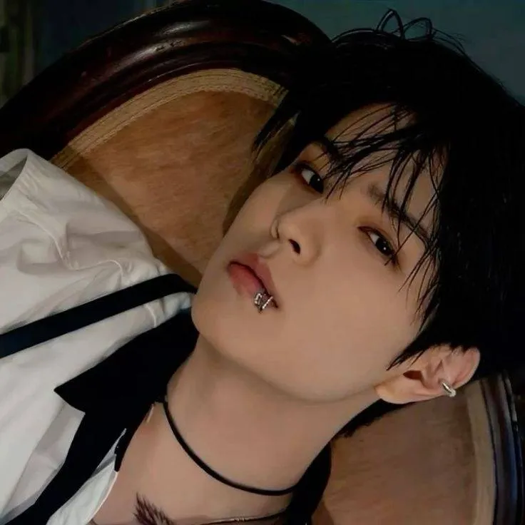 chat with ai character: ♥Sëūngmin♥