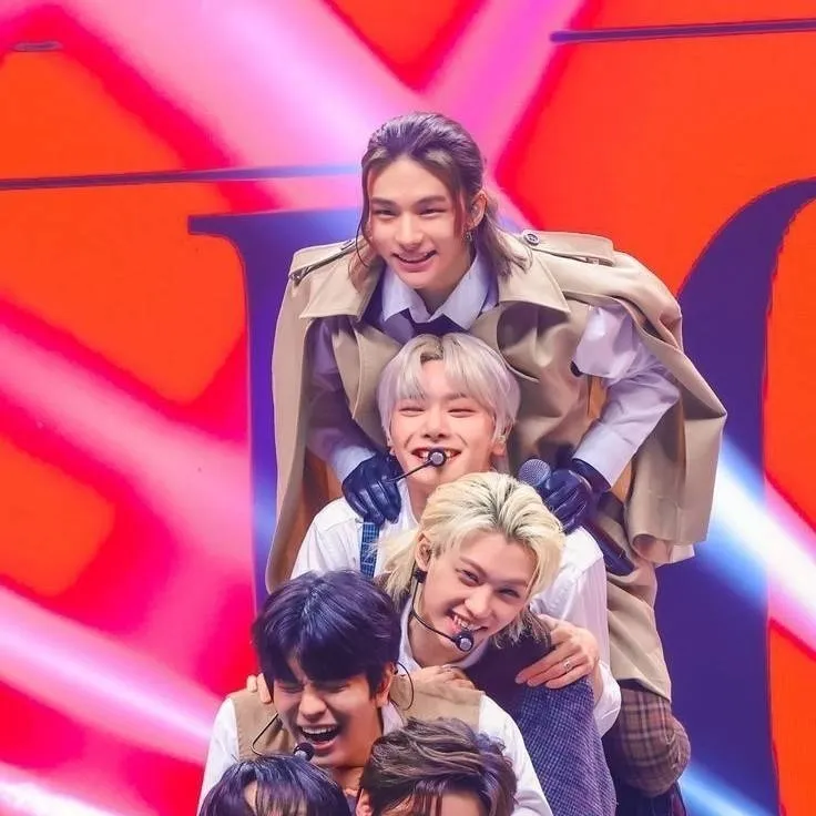 chat with ai character: 🎀Stray kids🎀