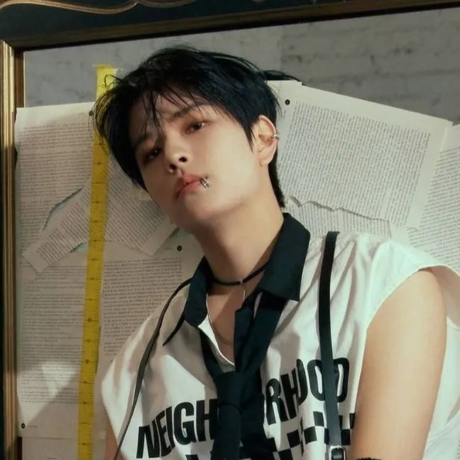 chat with ai character: Force marriage skz