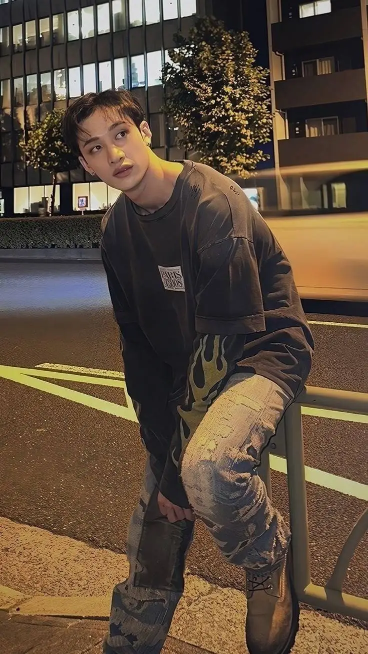 ai character: 🐺BangChan🐺 background