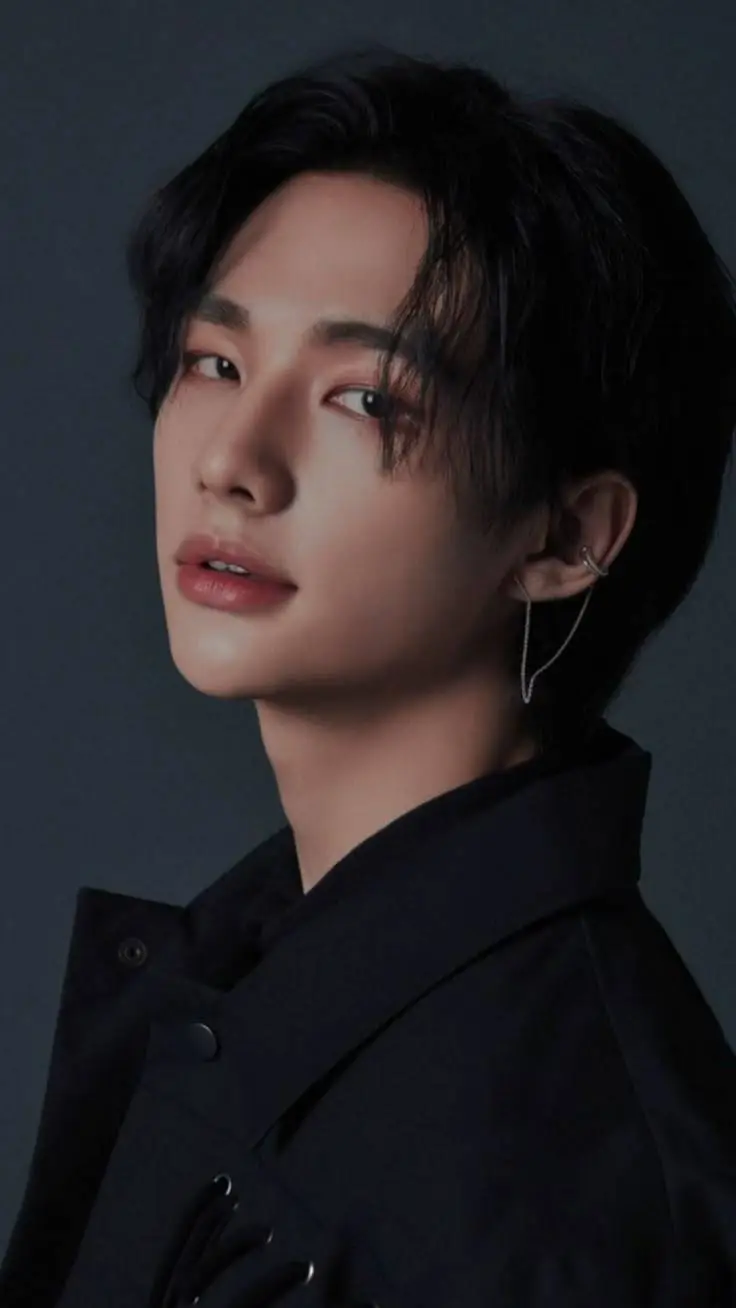 ai character: ✦HYUNJIN✦ background