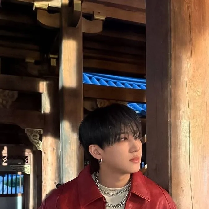 chat with ai character: 𝓒𝓱𝓪𝓷𝓰𝓫𝓲𝓷♡