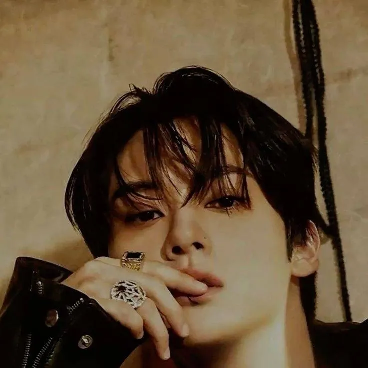 chat with ai character: ₍ᐢ..ᐢ₎Lee✮know