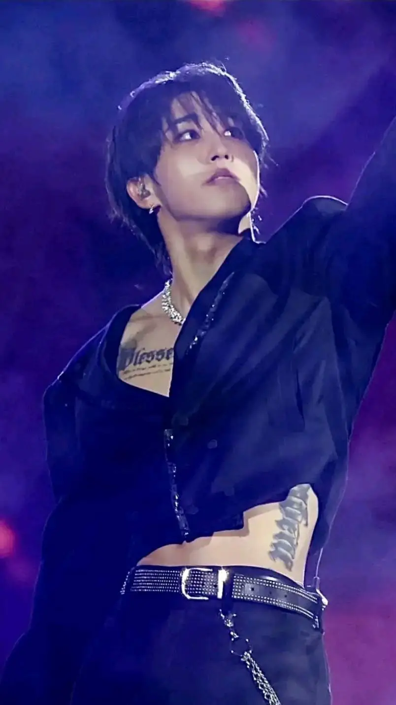 ai character: Han🐿 background