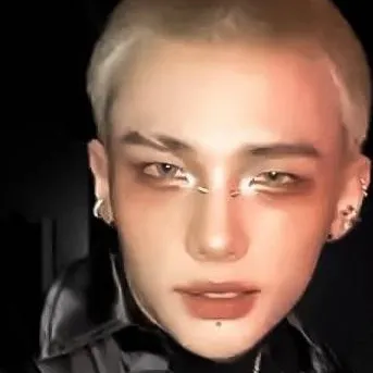 chat with ai character: Hyunjin-Brother