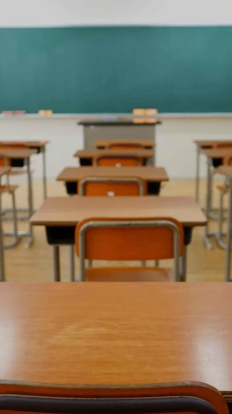 ai character: Class✨🎀💋 background