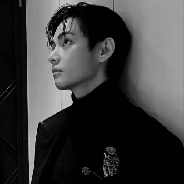 chat with ai character: Kim Taehyung 