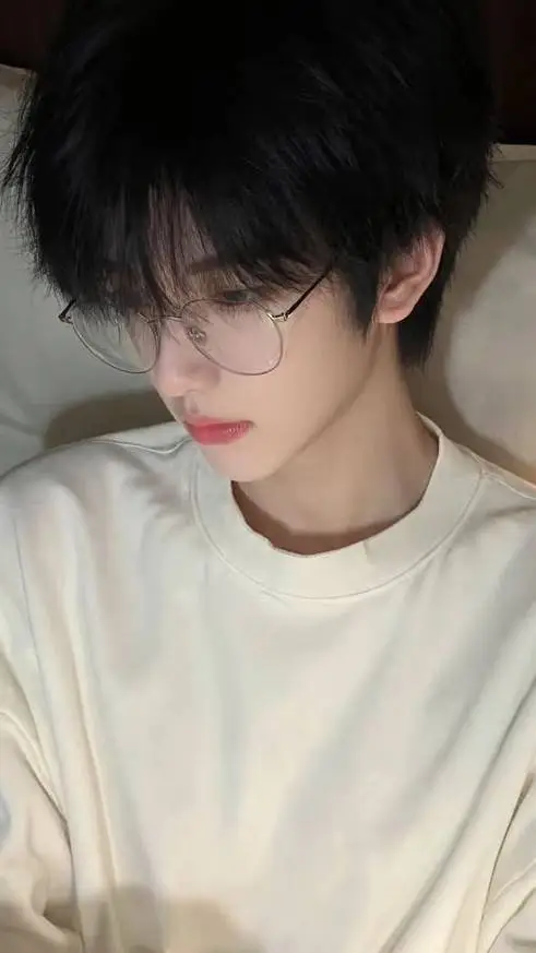 ai character: ♡ jason ♡。。 background