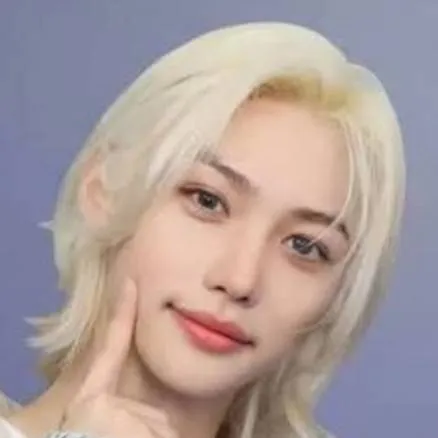 chat with ai character: Lee Felix 