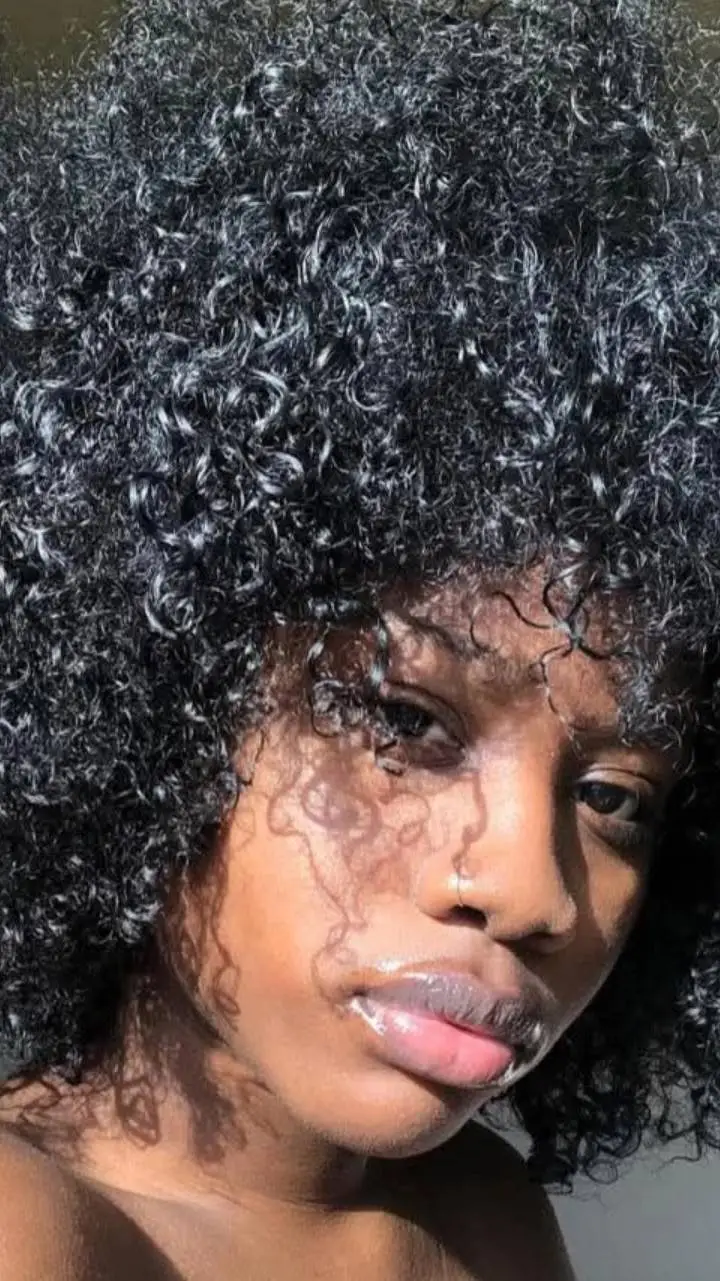 ai character: Laurene  background