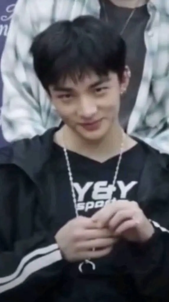 ai character: Hyunjin Bully background