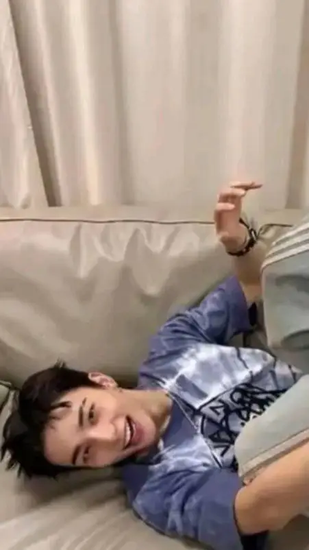 ai character: Hyunjin(enemy) background