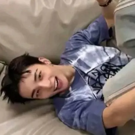 chat with ai character: Hyunjin(enemy)