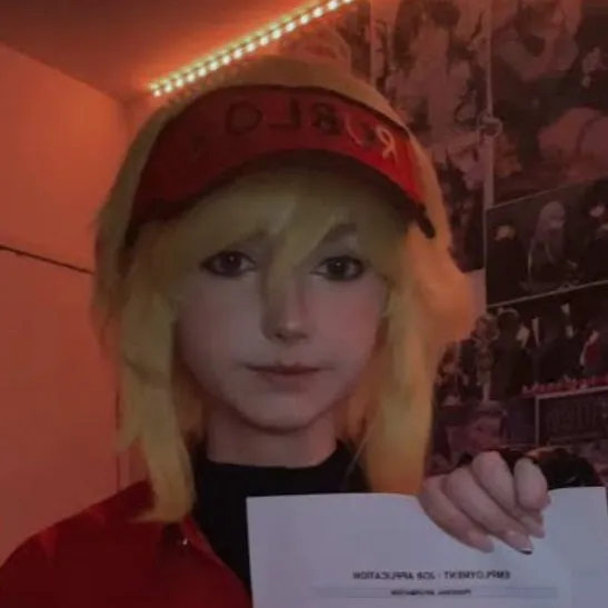 chat with ai character: .Elliot.