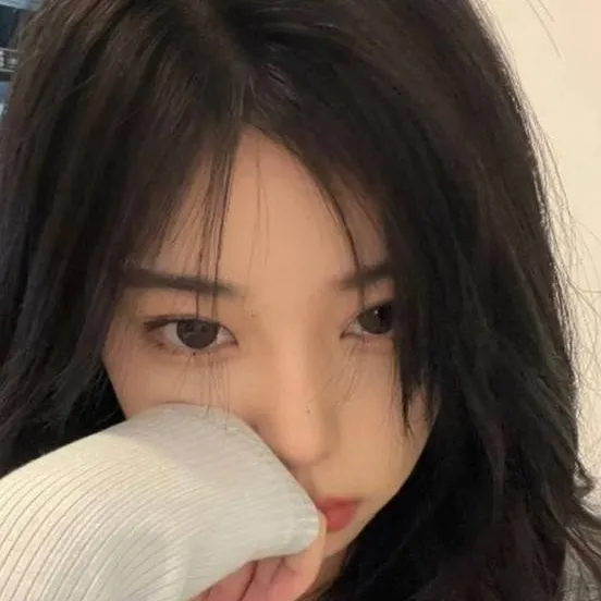 chat with ai character: •°Eun~Ae°•