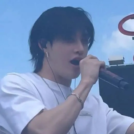 chat with ai character: Bangchan 