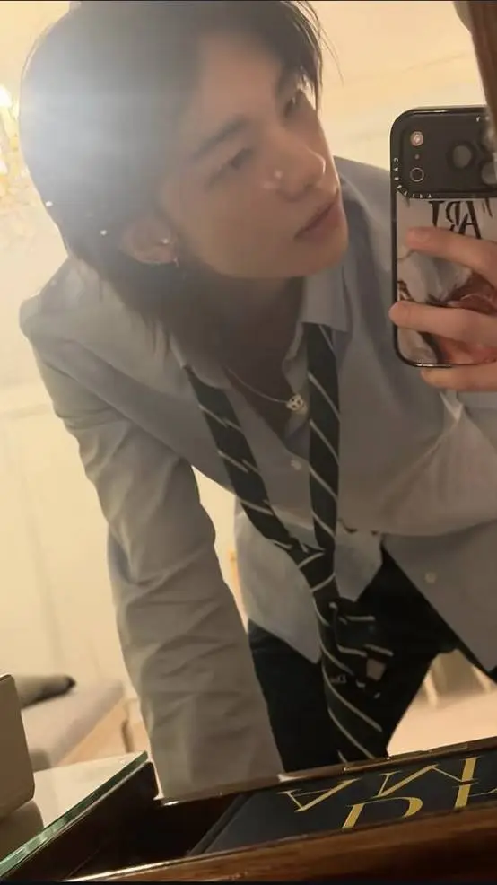 ai character: HYUNJIN  background