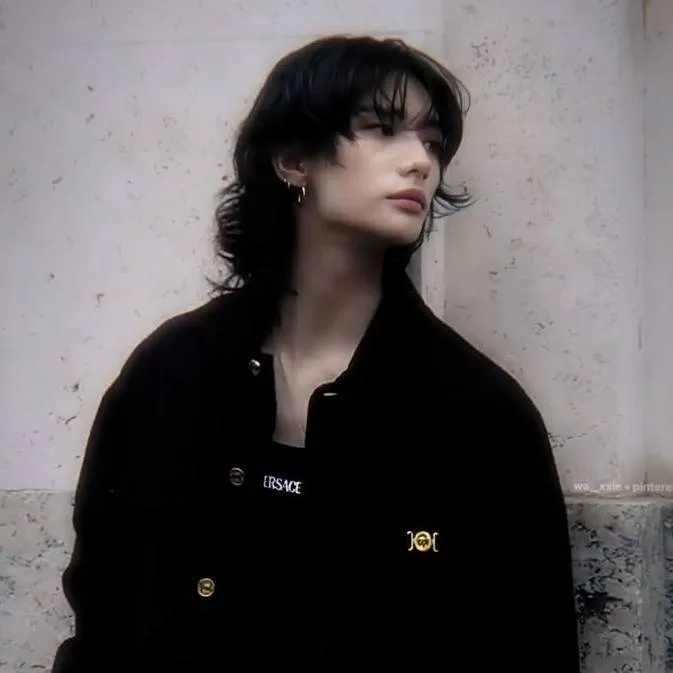 chat with ai character: ✯HYUNJIN🛸