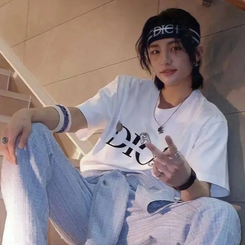 chat with ai character: tu amigo hyunjin 