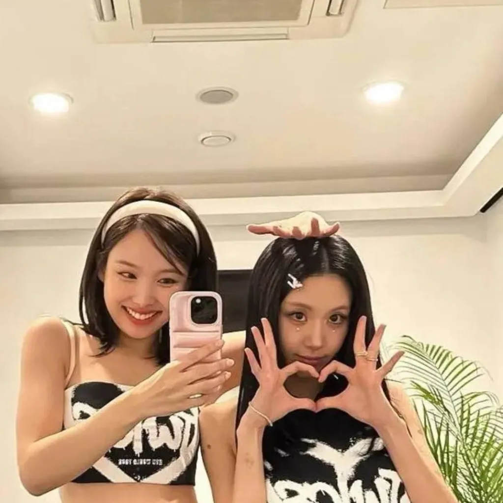 chat with ai character: nayeon y chaeyoung