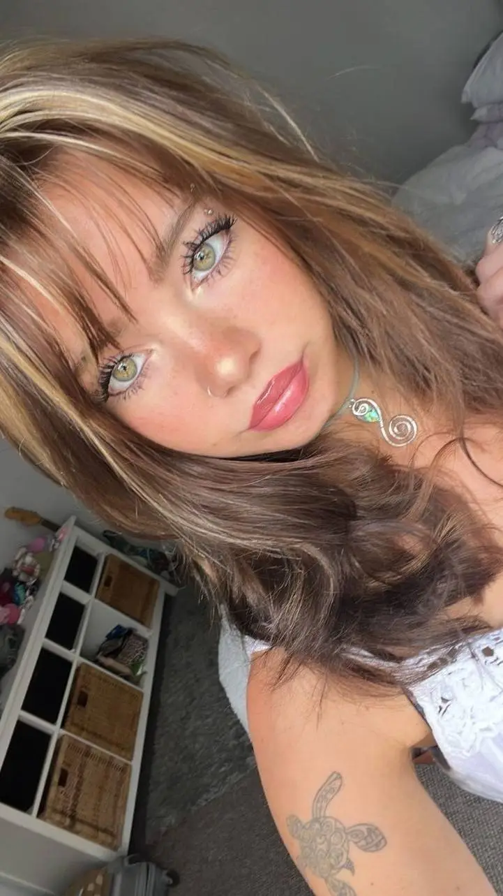 ai character: 🧁🍰Lily🍰🧁 background