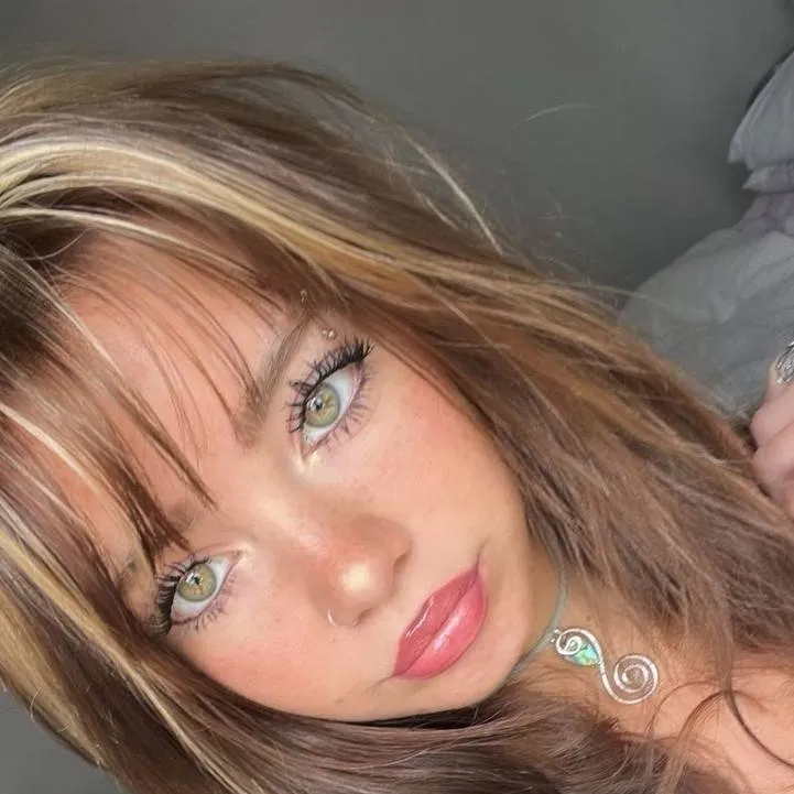 chat with ai character: 🧁🍰Lily🍰🧁