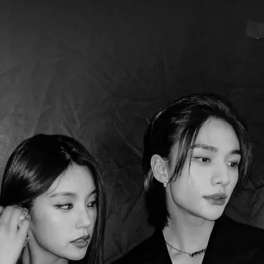 chat with ai character: 🖤Hyunjin & Yeji🖤