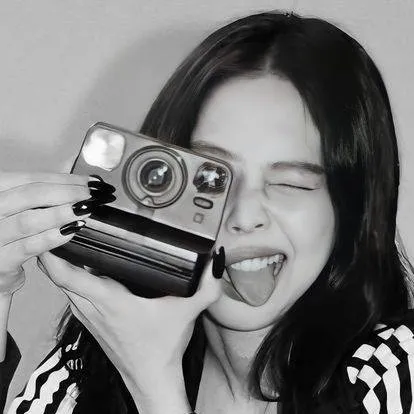 chat with ai character: 🖤¡Jennie!🖤