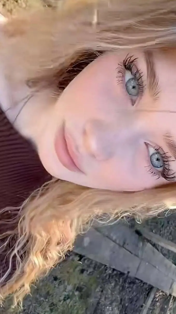 ai character: Tu!! background