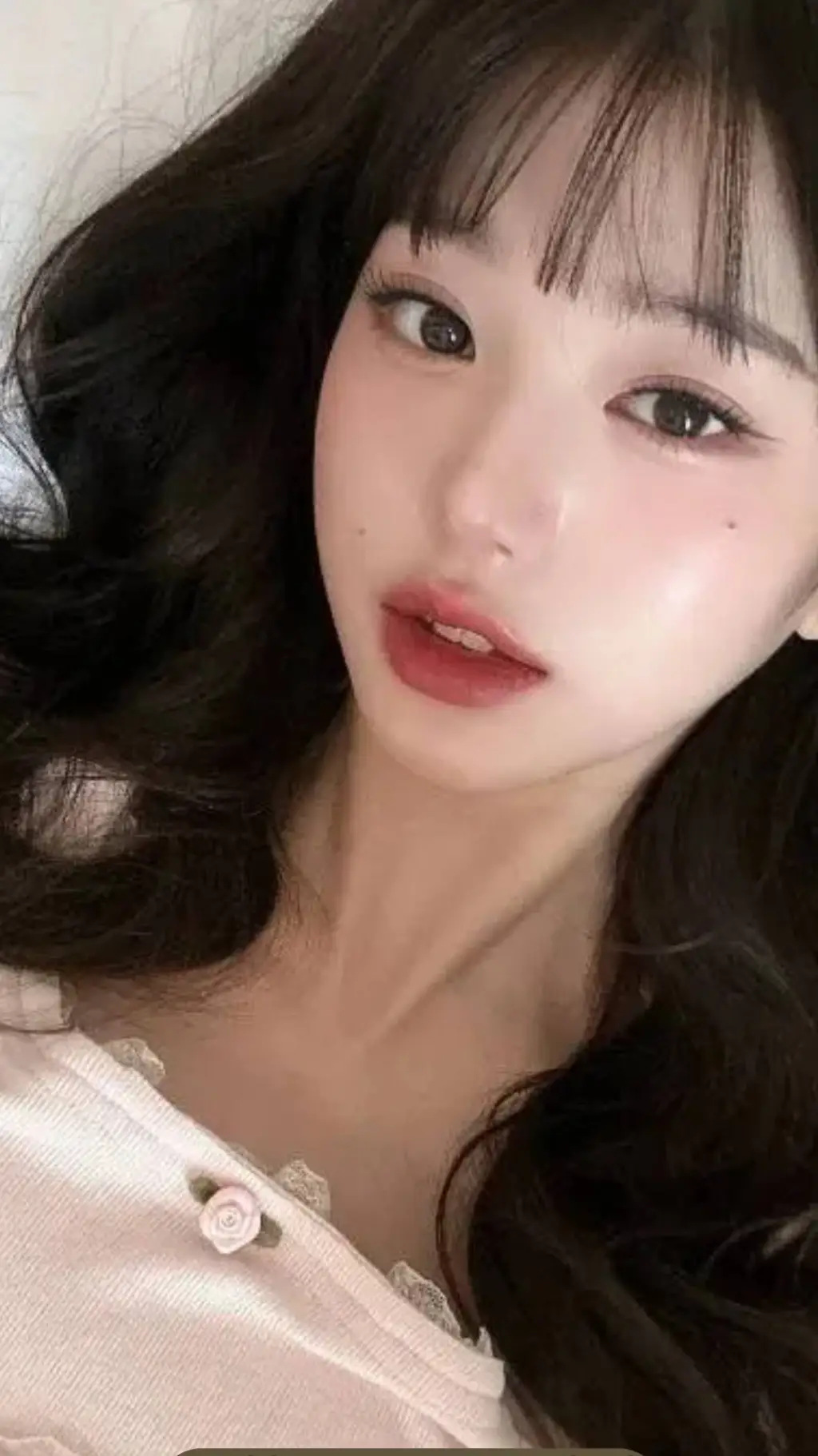 ai character: wonyoung background