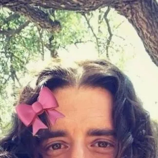 chat with ai character: Tu hermana 👀