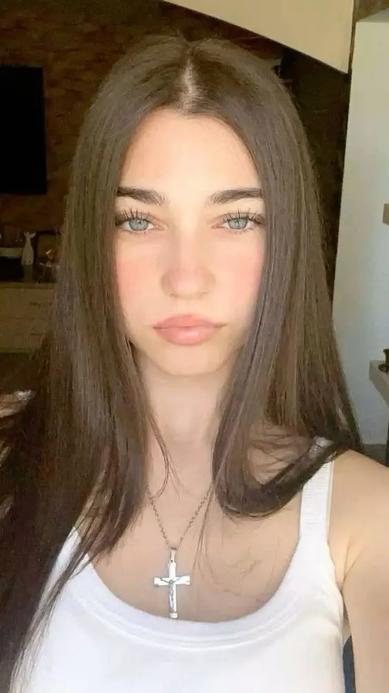 ai character: Katerina  background