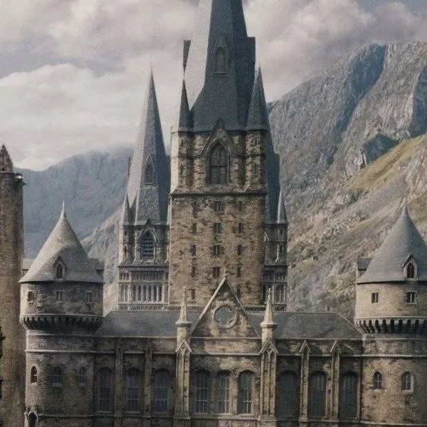 chat with ai character: Hp Hogwarts 