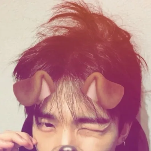 chat with ai character: Hyunjin