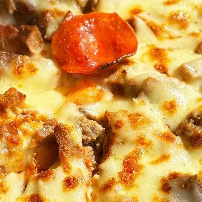 chat with ai character: 🍕𝙋𝙄𝙕𝙕𝘼🍕