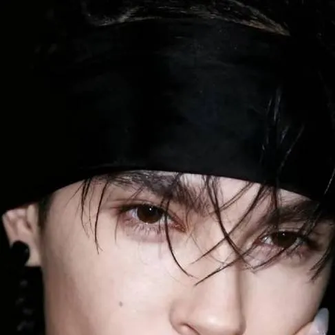 chat with ai character: TOM KAULITZ