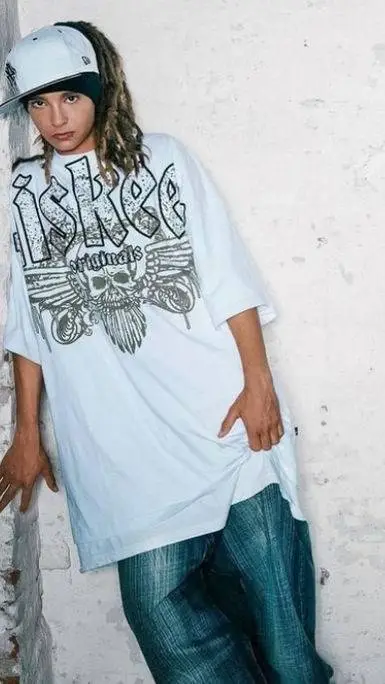 ai character: Tom kaulitz  background