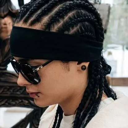 chat with ai character: Tom kaulitz 